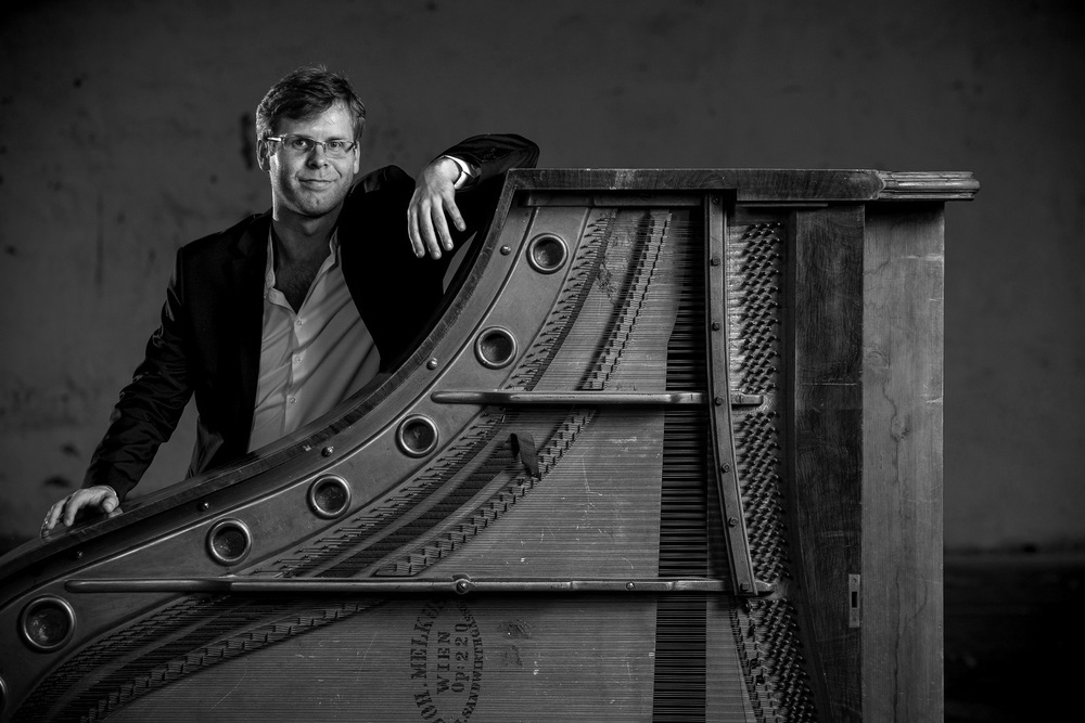 Péter Kiss
Photographer: Gábor Valuska Péter Kiss
Photographer: Gábor Valuska