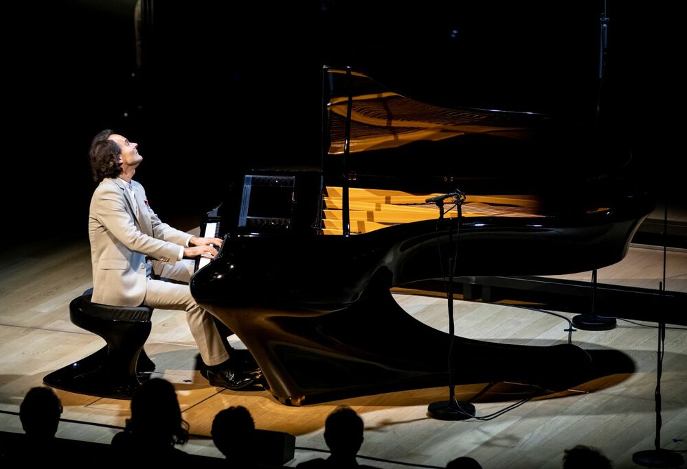 Gergely Bogányi and the Angelica Girls' Choir at House of Music Hungary Kállai-Tóth Anett / Müpa