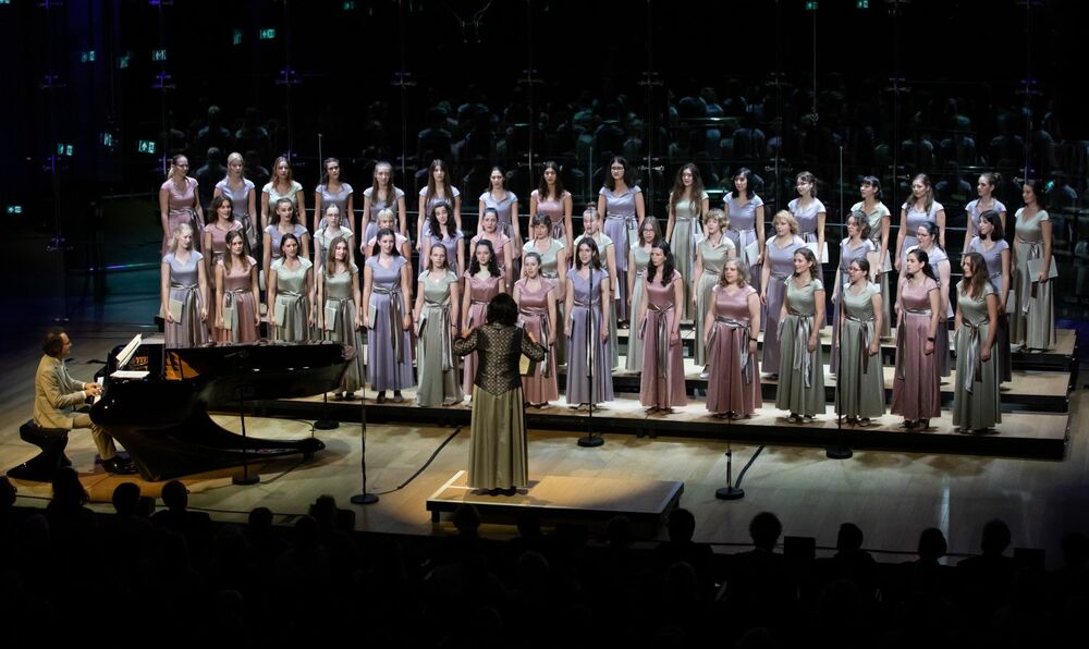 Gergely Bogányi and the Angelica Girls' Choir at House of Music Hungary Kállai-Tóth Anett / Müpa