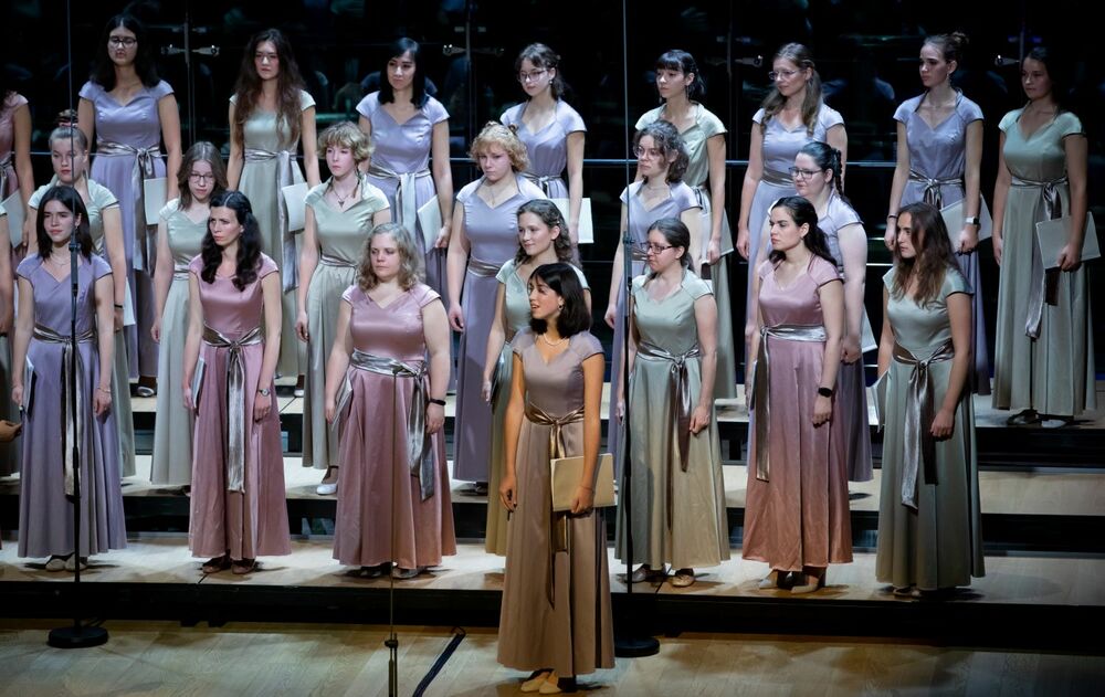 Gergely Bogányi and the Angelica Girls' Choir at House of Music Hungary Kállai-Tóth Anett / Müpa