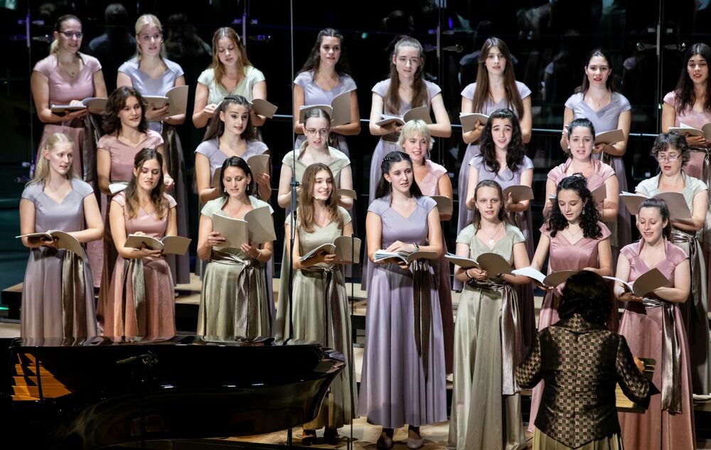 Gergely Bogányi and the Angelica Girls' Choir at House of Music Hungary Kállai-Tóth Anett / Müpa