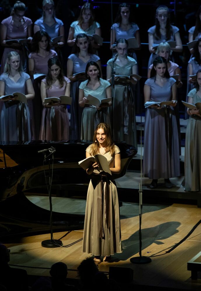 Gergely Bogányi and the Angelica Girls' Choir at House of Music Hungary Kállai-Tóth Anett / Müpa