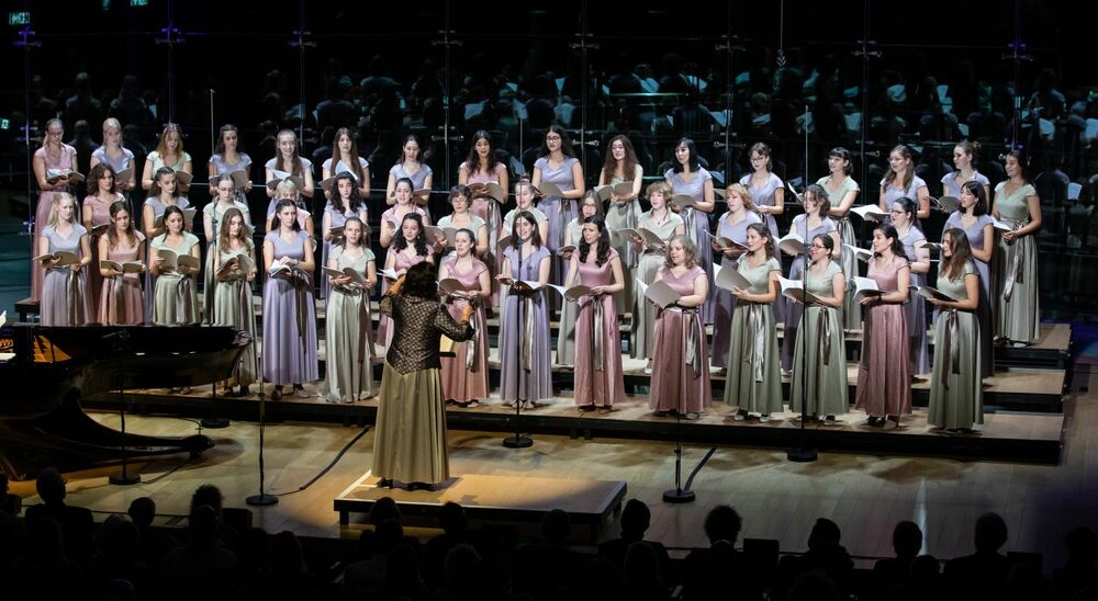 Gergely Bogányi and the Angelica Girls' Choir at House of Music Hungary Kállai-Tóth Anett / Müpa