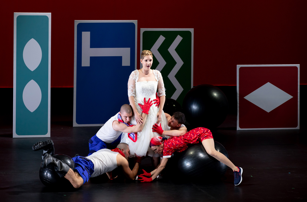 Péter Esterházy – Gergely Vajda: Fuharosok (Transporters) – premiere at Müpa Budapest Kállai-Tóth Anett / Müpa