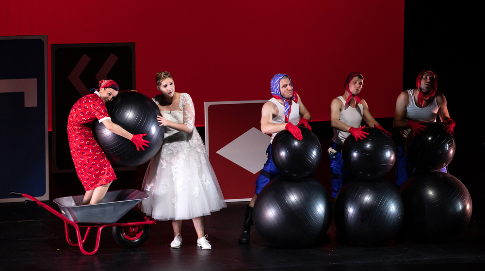 Péter Esterházy – Gergely Vajda: Fuharosok (Transporters) – premiere at Müpa Budapest Kállai-Tóth Anett / Müpa