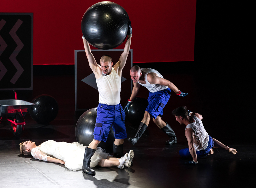 Péter Esterházy – Gergely Vajda: Fuharosok (Transporters) – premiere at Müpa Budapest Kállai-Tóth Anett / Müpa